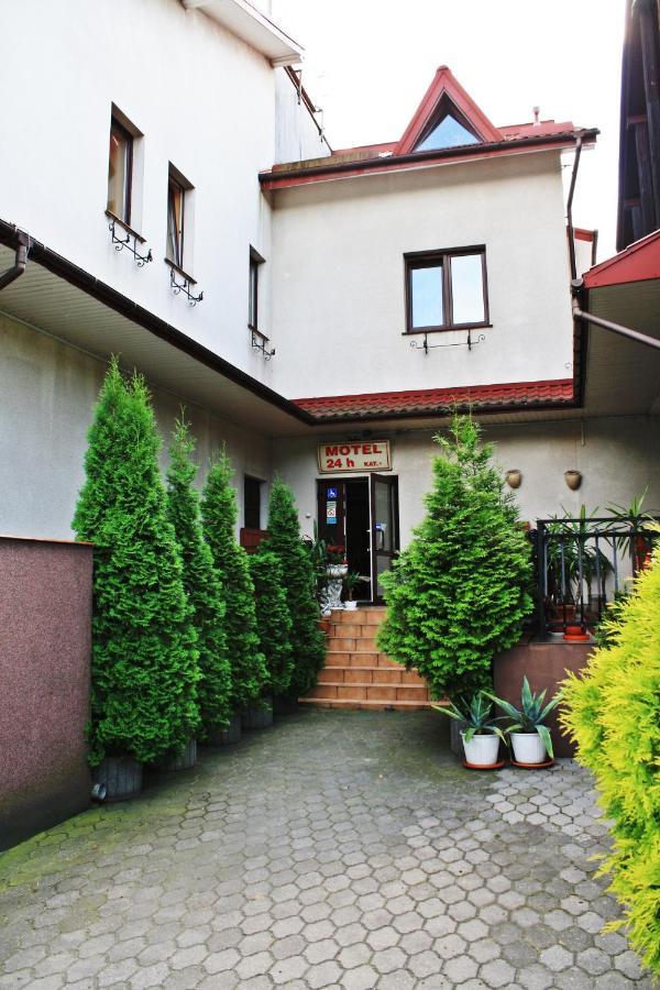 Hotelowe Pokoje J.Bukowiecka Tuszyn Exterior foto
