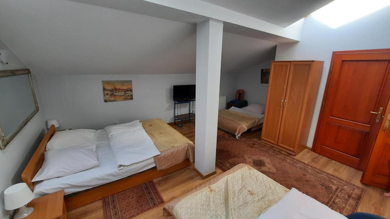 Hotelowe Pokoje J.Bukowiecka Tuszyn Exterior foto